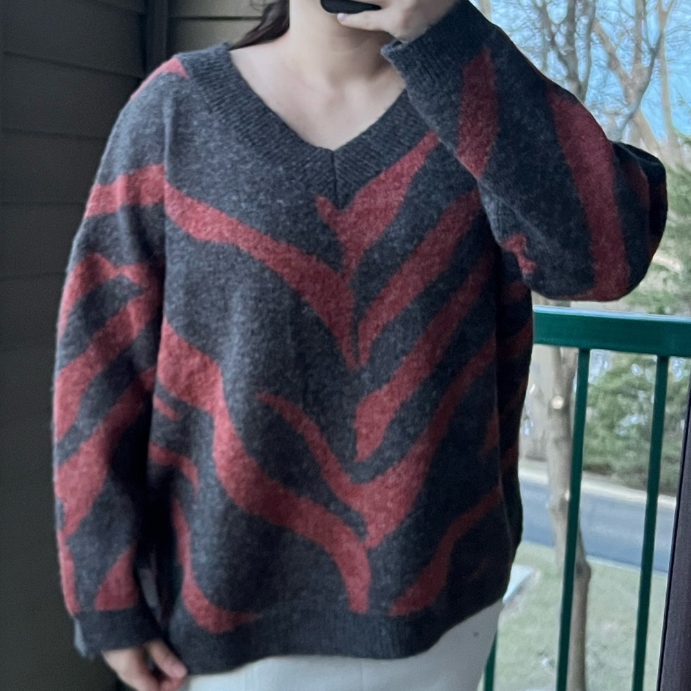 🆕🦓 Joseph A. Women’s Brown Gray Zebra Print V-Neck Sweater 2X Cozy Soft Knit - Picture 5 of 9
